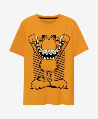 T-shirt da ragazzo di Garfield - SKU/PLU: 615726 Porta allegria nel guardaroba di tuo figlio con questa T-shirt di Garfield in 100% cotone. Morbida e delicata sulla pelle, è perfetta per le giornate a scuola o le uscite con gli amici. Il suo taglio classico si abbina facilmente a jeans e pantaloni della tuta, rendendo questa maglietta un capo versatile e indispensabile per ogni giovane fan del famoso personaggio.